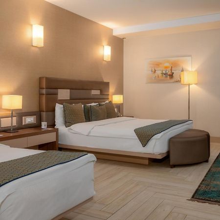 Titanic Hotel & Spa Sulaymaniyah Exterior photo A room at the hotel