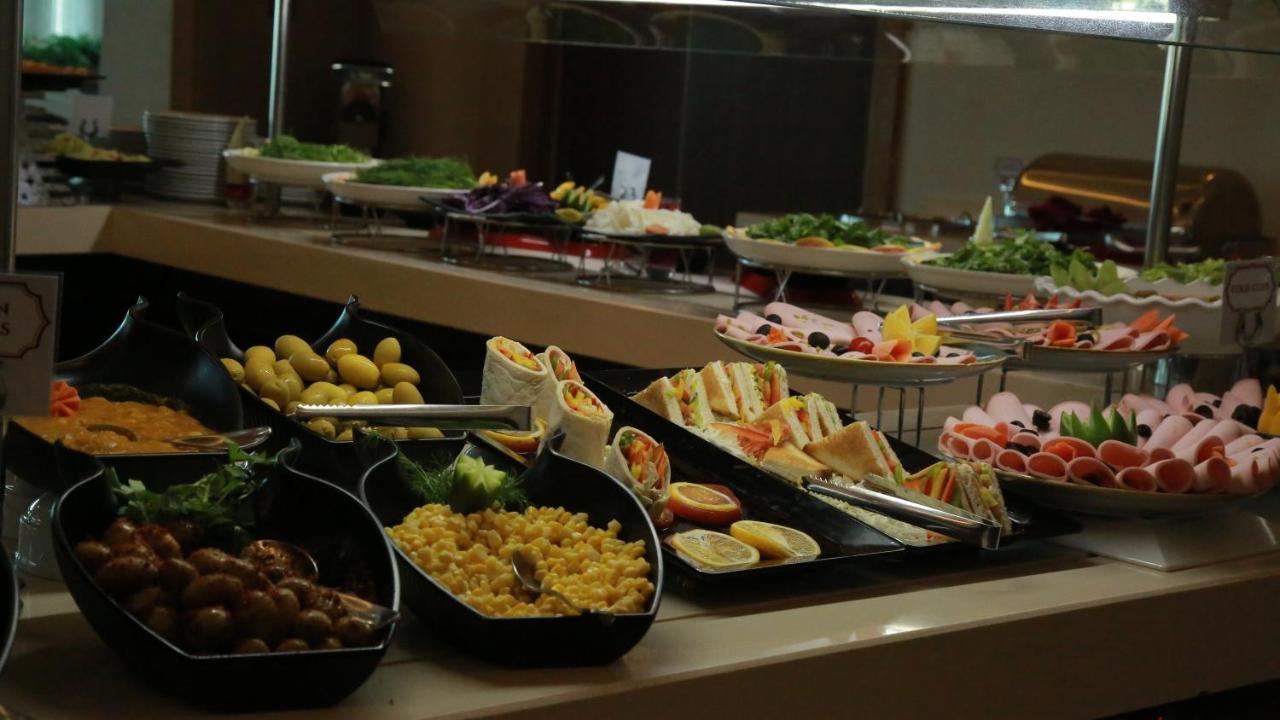 Titanic Hotel & Spa Sulaymaniyah Exterior photo A buffet at a hotel