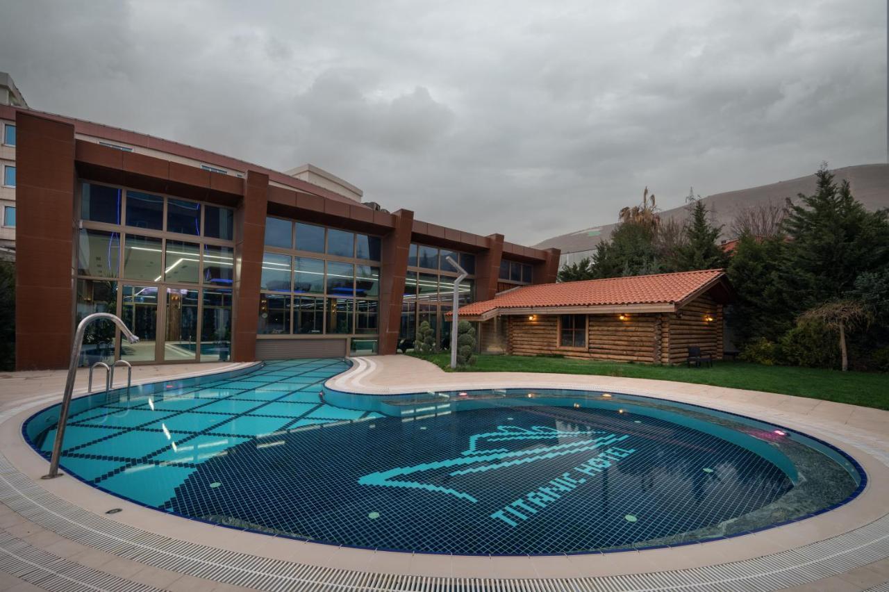 Titanic Hotel & Spa Sulaymaniyah Exterior photo The swimming pool at the hotel