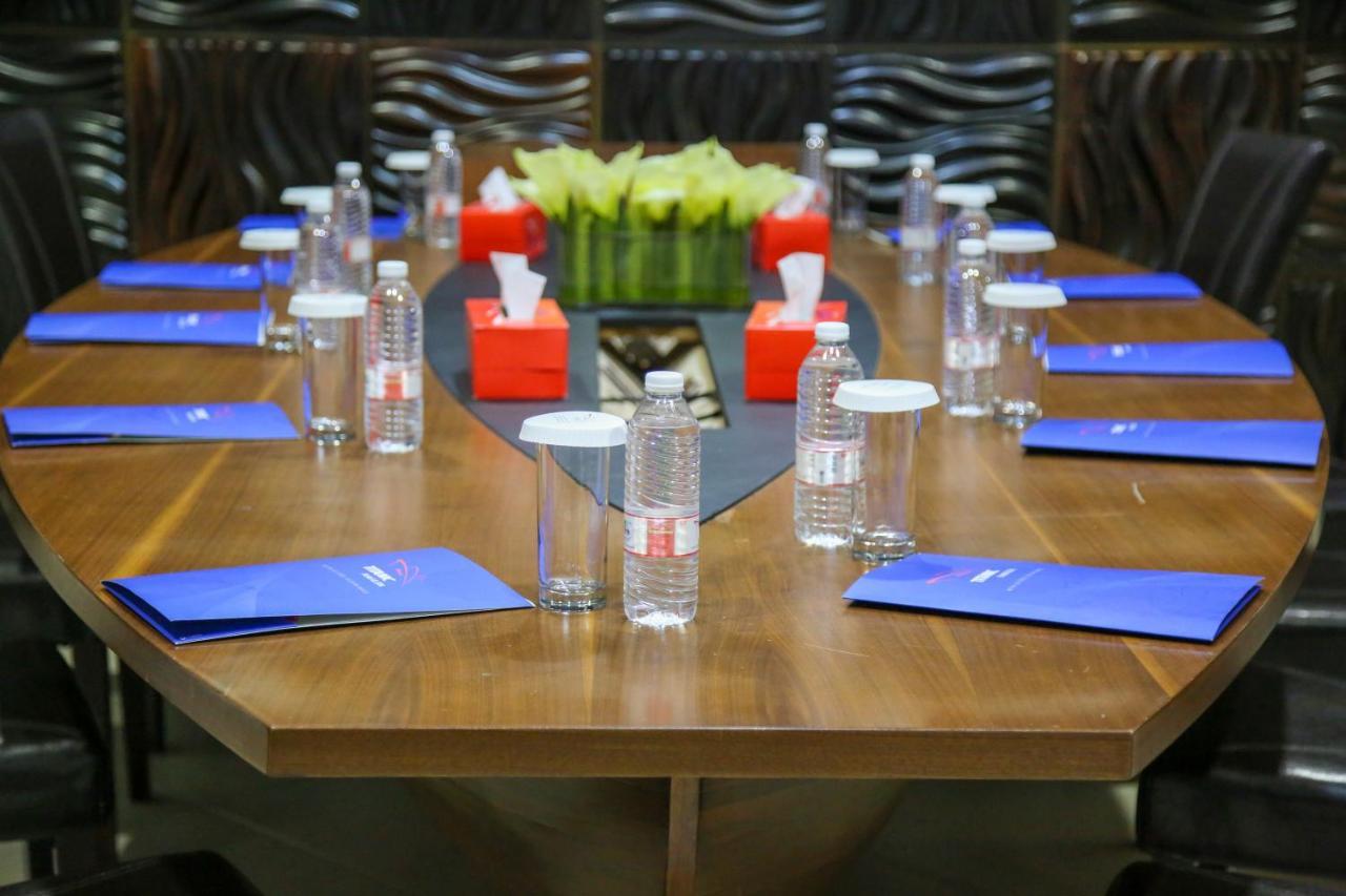 Titanic Hotel & Spa Sulaymaniyah Exterior photo The table at the Pentagon used by the Secretary of Defense