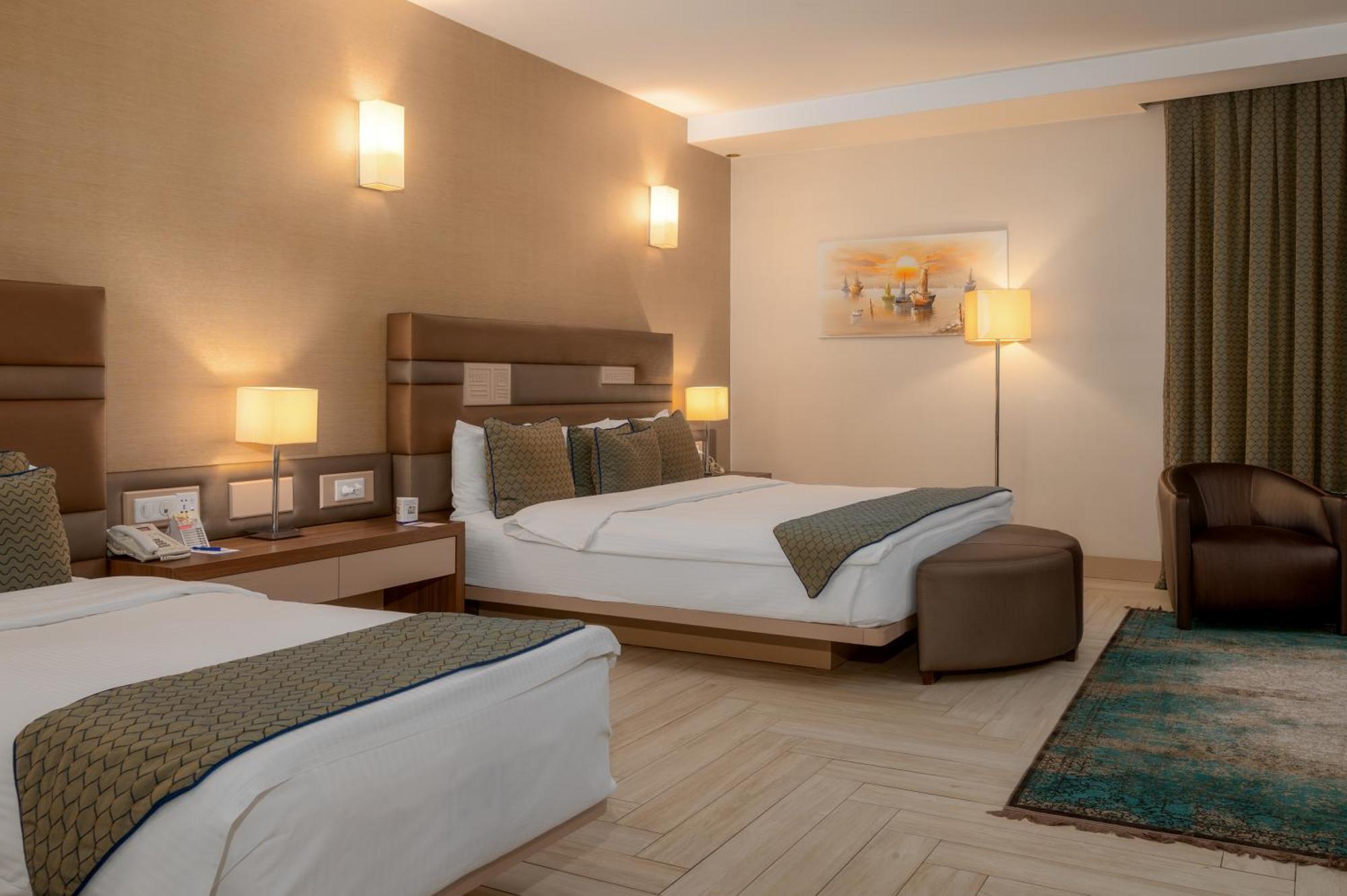Titanic Hotel & Spa Sulaymaniyah Exterior photo A room at the hotel
