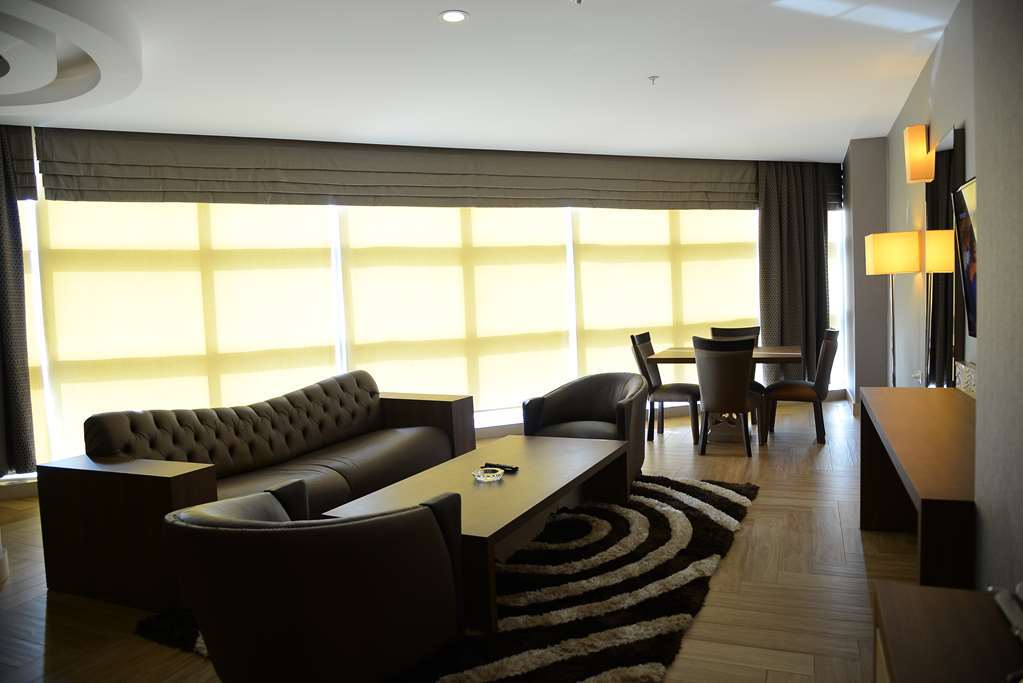 Titanic Hotel & Spa Sulaymaniyah Room photo A living room in a suite at the hotel